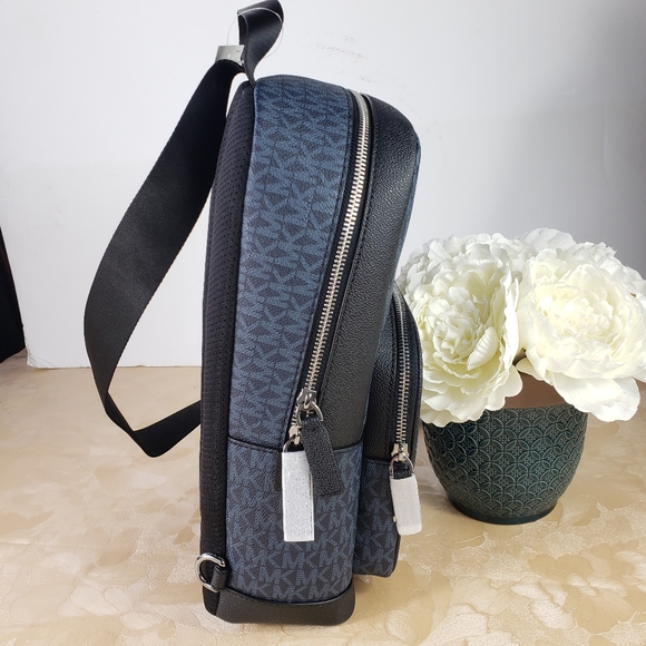 Michael Kors Mens Cooper Admiral Blue Colorblock Logo Stripe Commuter Sling Pack - Picture 5 of 8